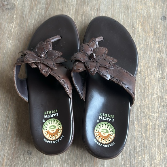 Earth Spirit Flip Flop Dark Brown Sandals with Flower Genuine Leather Size 6 - Picture 3 of 16